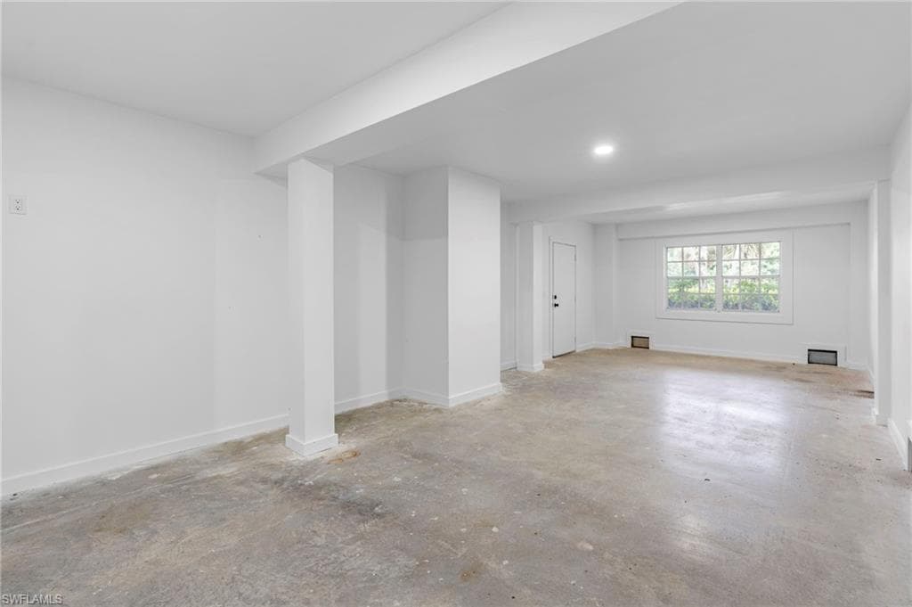 380 Periwinkle Ct, Marco Island, FL 34145-36