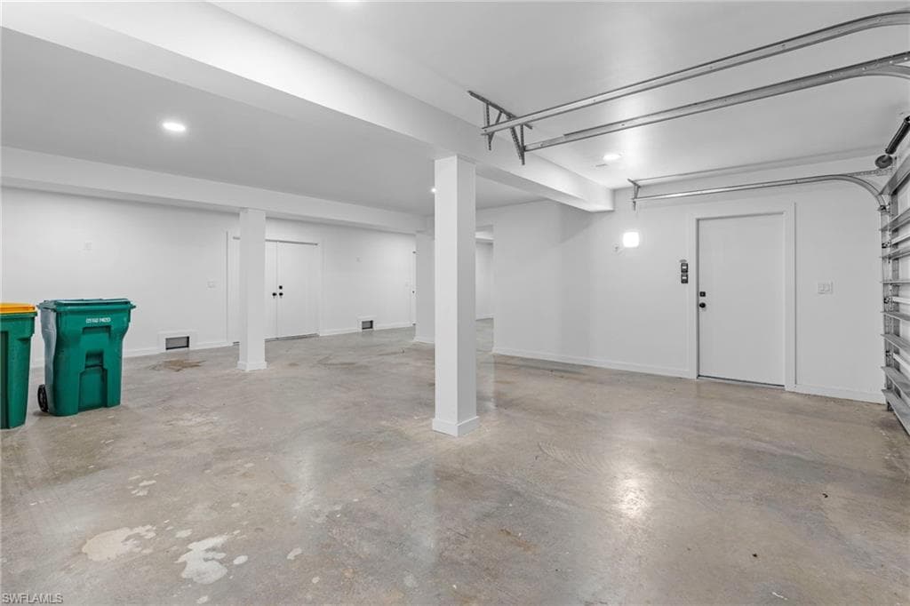 380 Periwinkle Ct, Marco Island, FL 34145-37