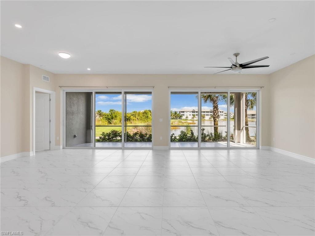 257 Indies Dr E 102, Naples, FL 34114-8