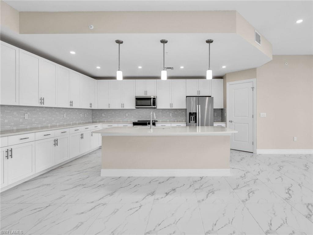 257 Indies Dr E 102, Naples, FL 34114-14