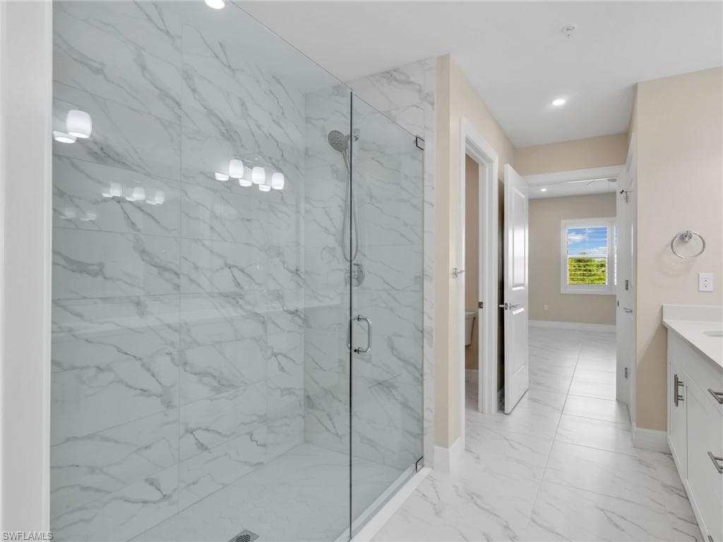 257 Indies Dr E 102, Naples, FL 34114-27