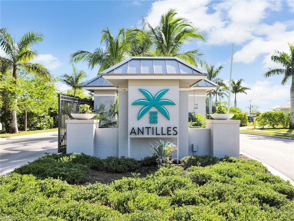 257 Indies Dr E 102, Naples, FL 34114-38
