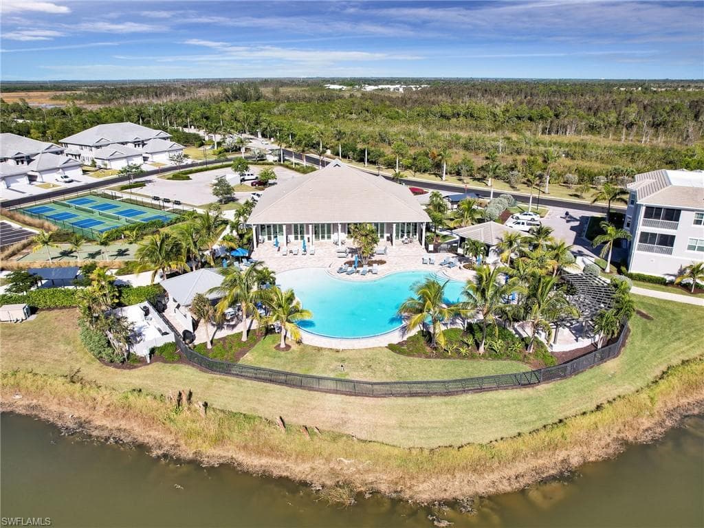 257 Indies Dr E 102, Naples, FL 34114-40
