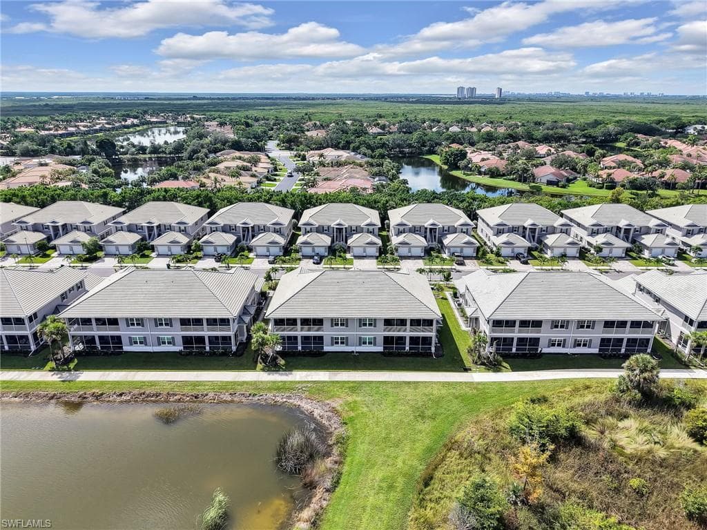 257 Indies Dr E 102, Naples, FL 34114-4