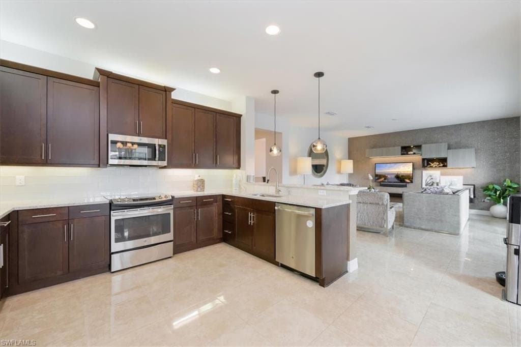 13539 Mandarin Cir, Naples, FL 34109-8