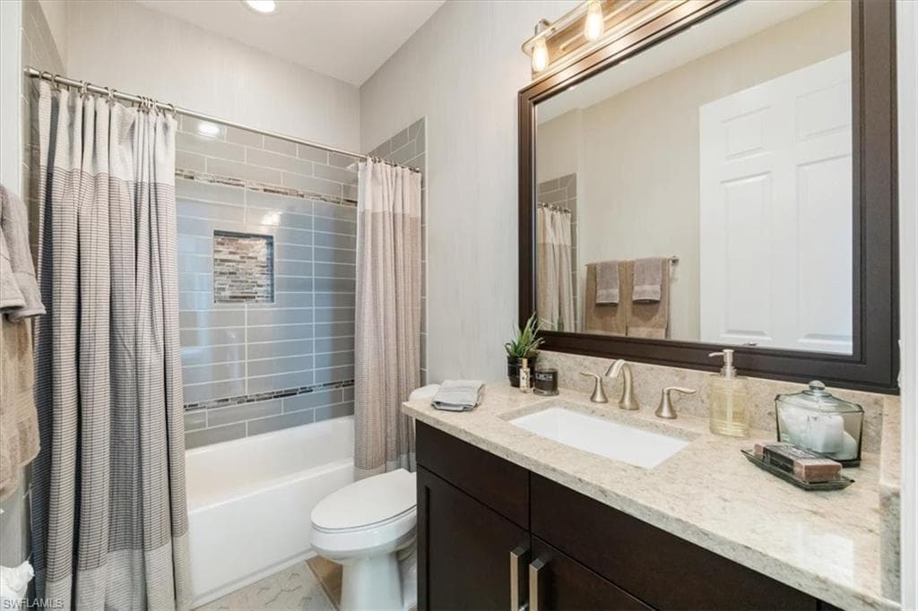 13539 Mandarin Cir, Naples, FL 34109-16