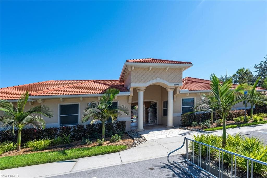 7895 Sanctuary Cir 1, Naples, FL 34104-29