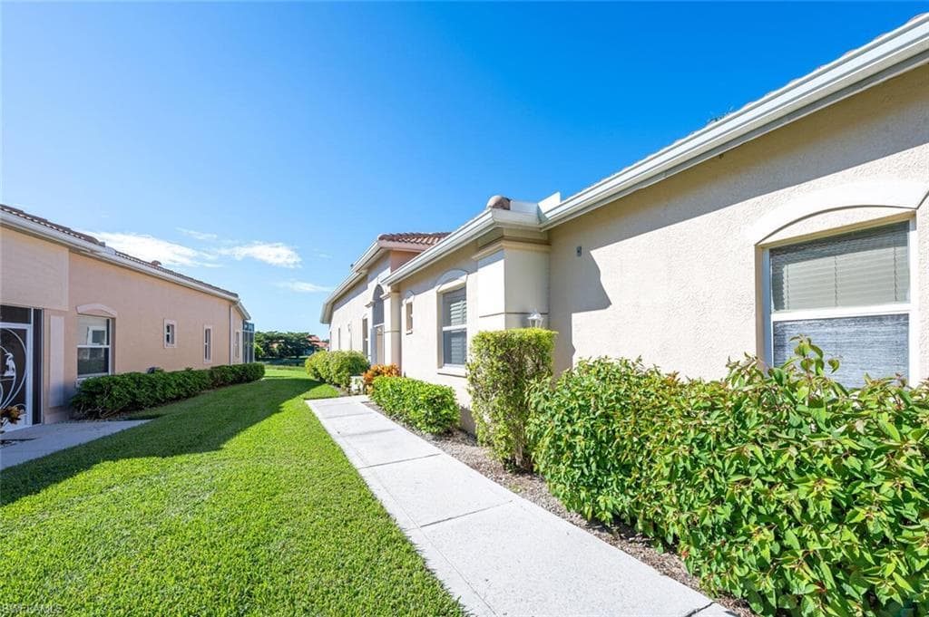 7895 Sanctuary Cir 1, Naples, FL 34104-3