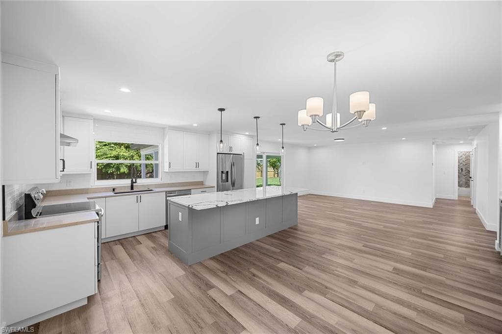 1235 Woodridge Ave, Naples, FL 34103-16