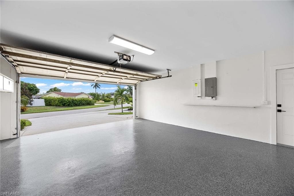 1235 Woodridge Ave, Naples, FL 34103-25