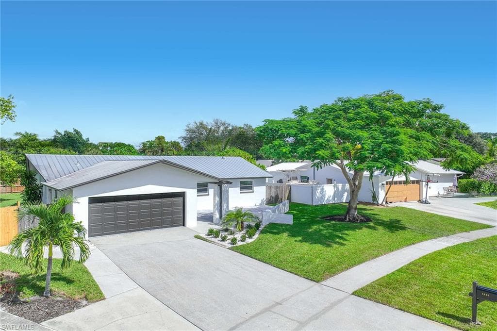 1235 Woodridge Ave, Naples, FL 34103-1