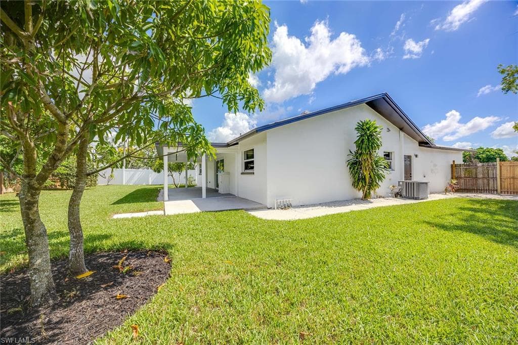 1235 Woodridge Ave, Naples, FL 34103-29