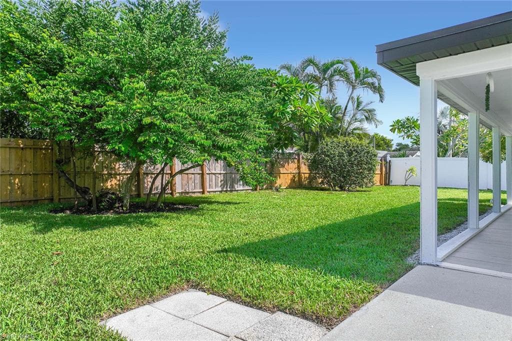 1235 Woodridge Ave, Naples, FL 34103-30