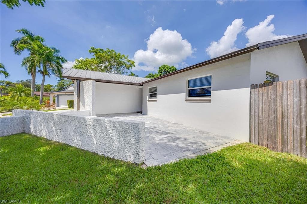 1235 Woodridge Ave, Naples, FL 34103-7