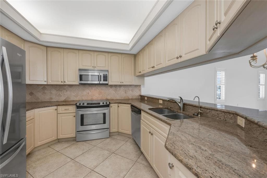 9380 Gulf Shore Dr 101, Naples, FL 34108-9