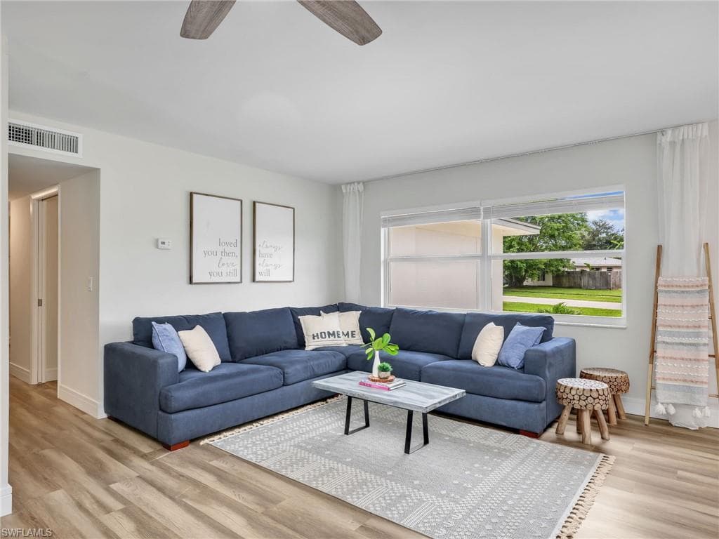 3511 Santiago Way, Naples, FL 34105-9