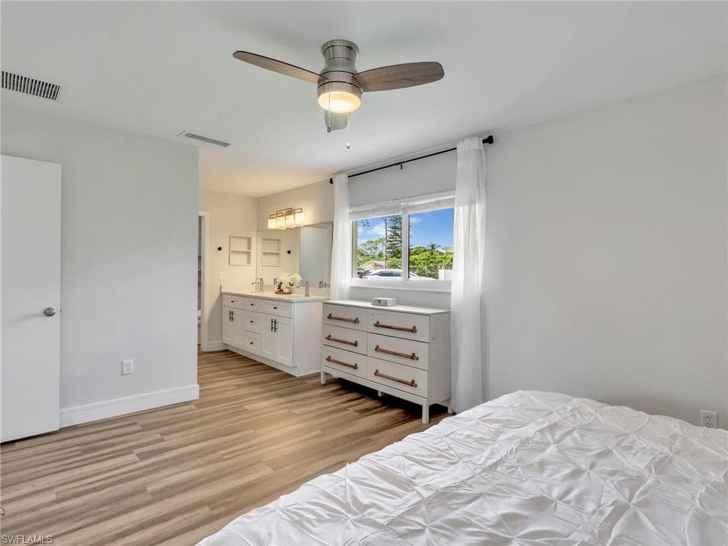 3511 Santiago Way, Naples, FL 34105-17