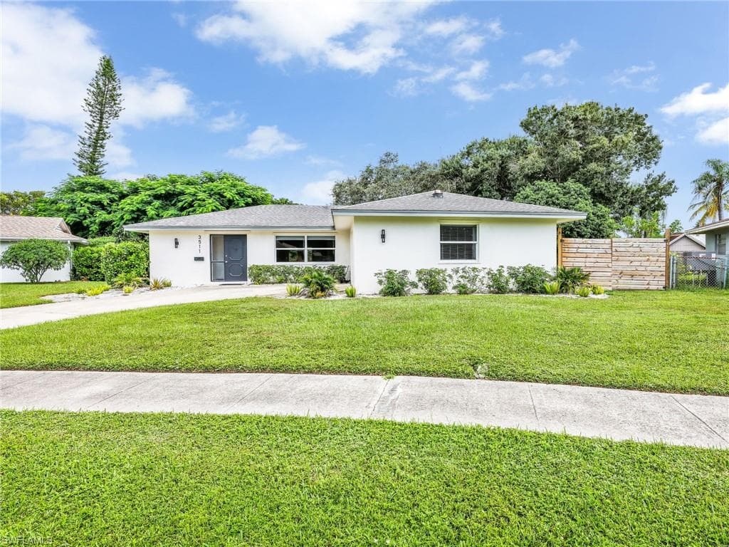 3511 Santiago Way, Naples, FL 34105-1