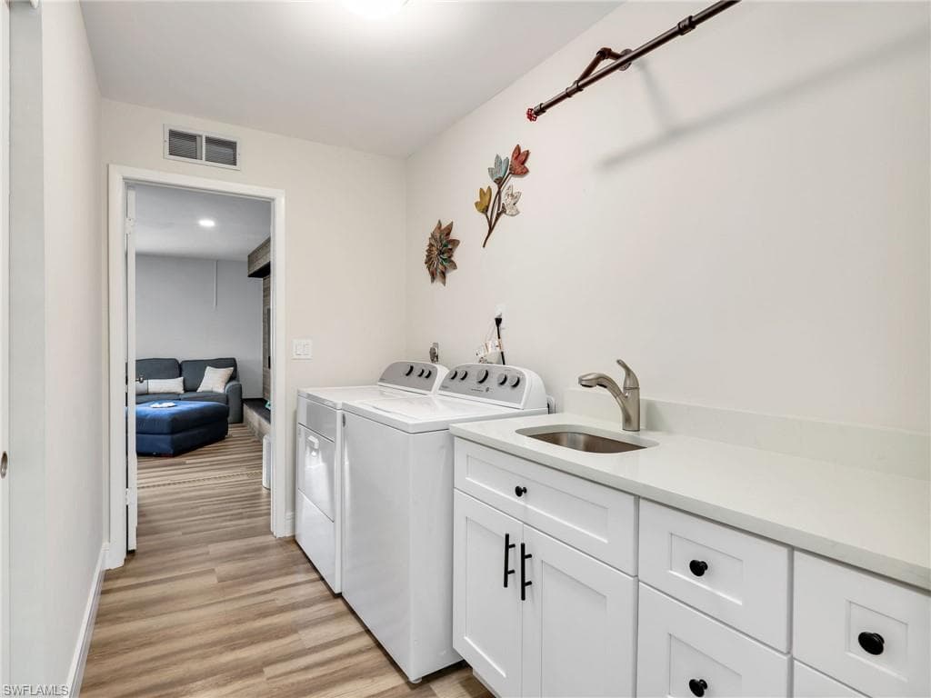 3511 Santiago Way, Naples, FL 34105-29