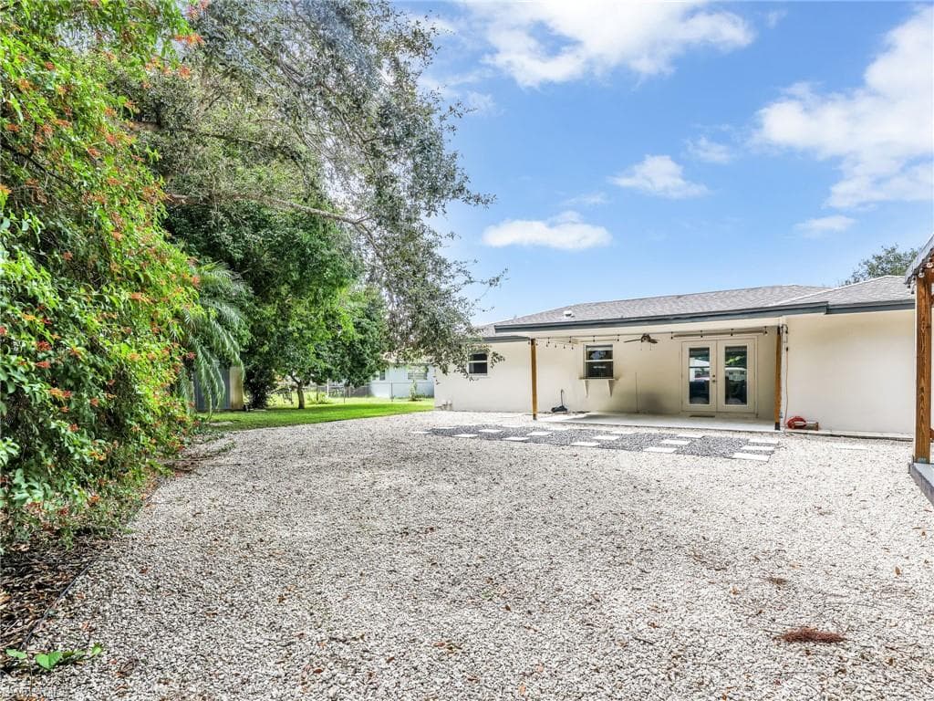 3511 Santiago Way, Naples, FL 34105-35