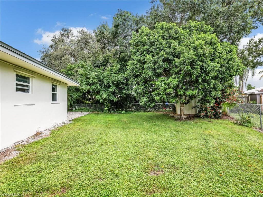 3511 Santiago Way, Naples, FL 34105-36