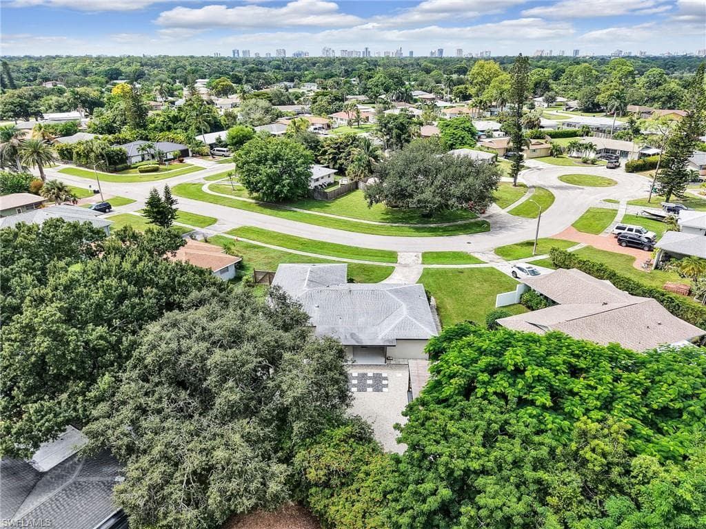 3511 Santiago Way, Naples, FL 34105-37