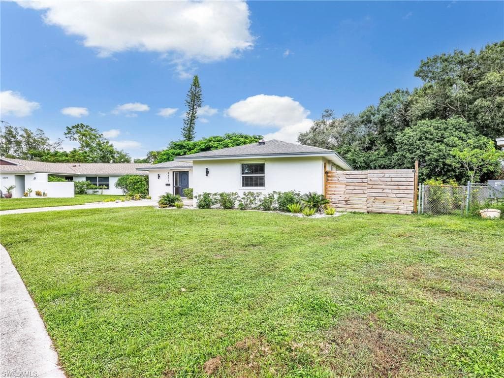 3511 Santiago Way, Naples, FL 34105-2
