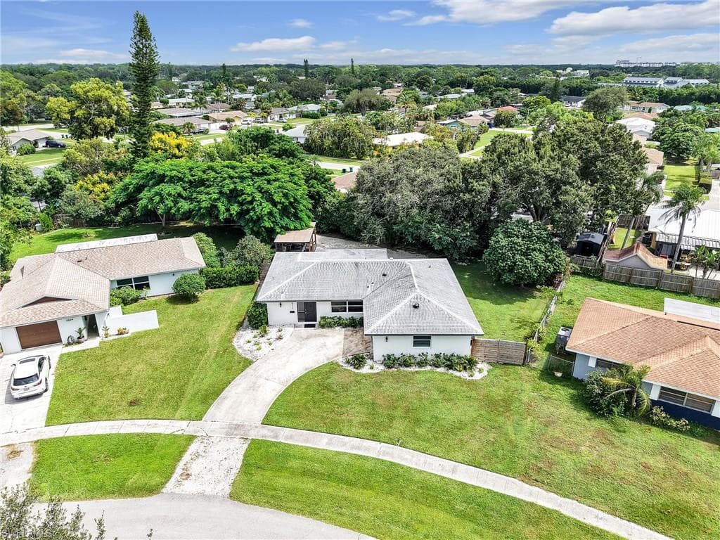 3511 Santiago Way, Naples, FL 34105-39