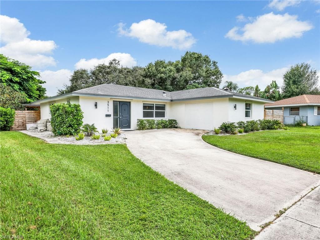 3511 Santiago Way, Naples, FL 34105-3