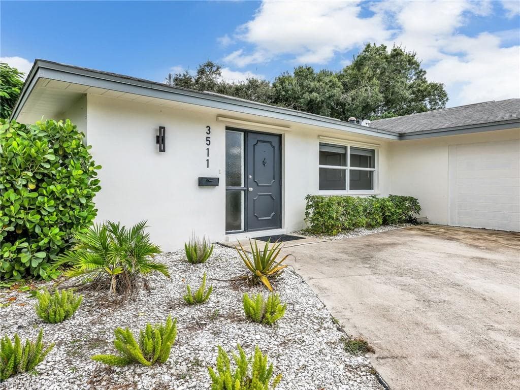 3511 Santiago Way, Naples, FL 34105-4