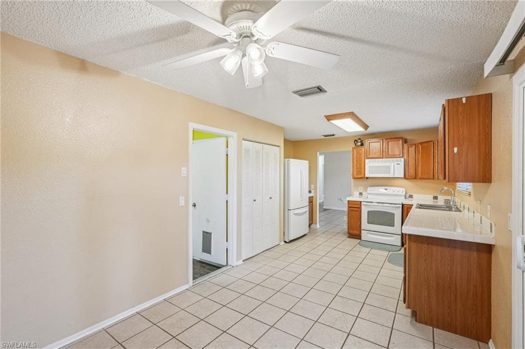 4001 Sunflower Cir, Labelle, FL 33935-16