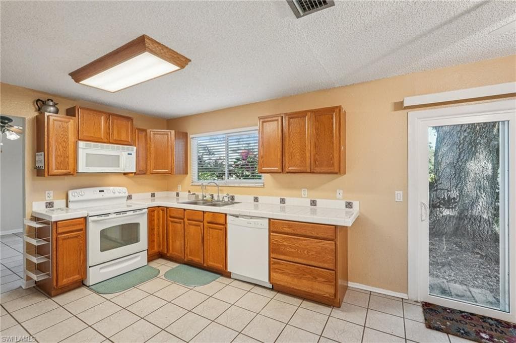 4001 Sunflower Cir, Labelle, FL 33935-17