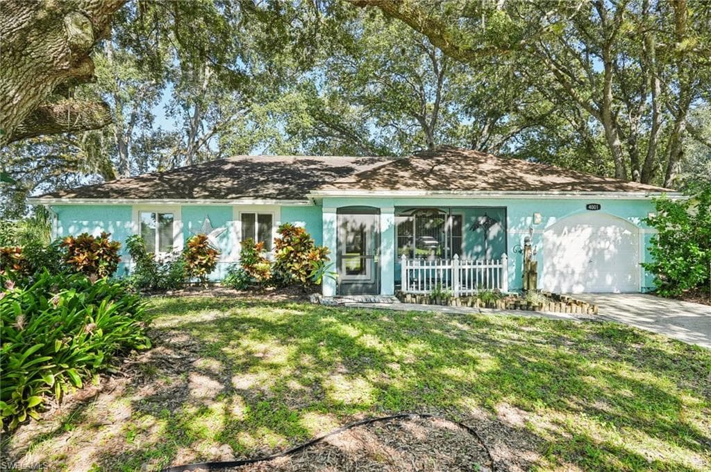4001 Sunflower Cir, Labelle, FL 33935-1