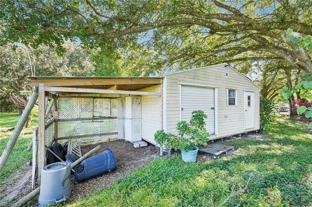 4001 Sunflower Cir, Labelle, FL 33935-34