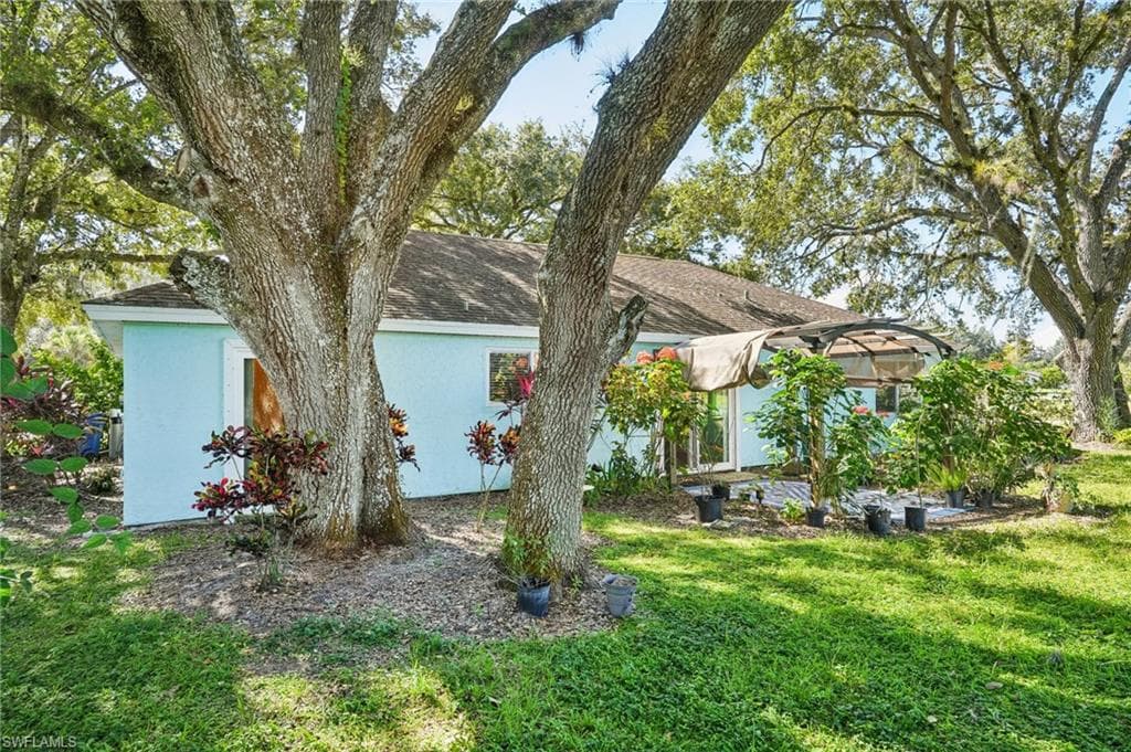 4001 Sunflower Cir, Labelle, FL 33935-35