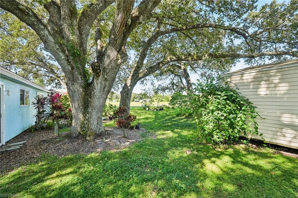 4001 Sunflower Cir, Labelle, FL 33935-36