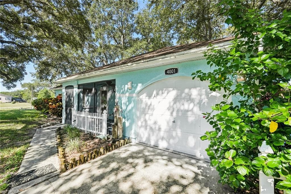 4001 Sunflower Cir, Labelle, FL 33935-2