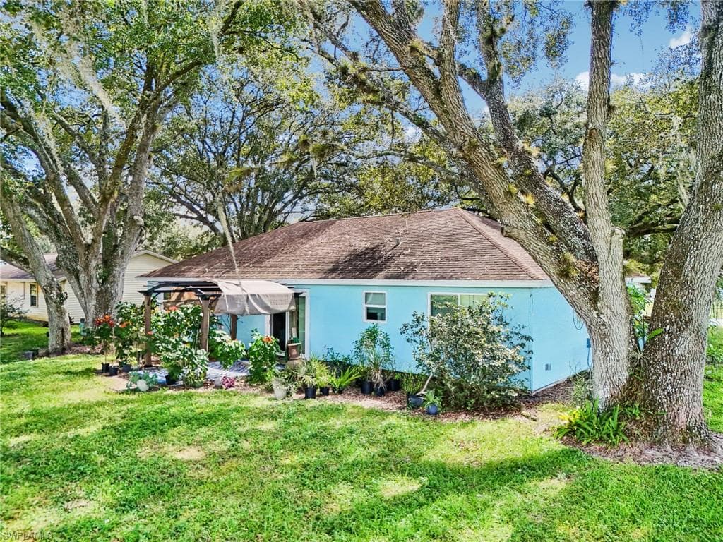 4001 Sunflower Cir, Labelle, FL 33935-38