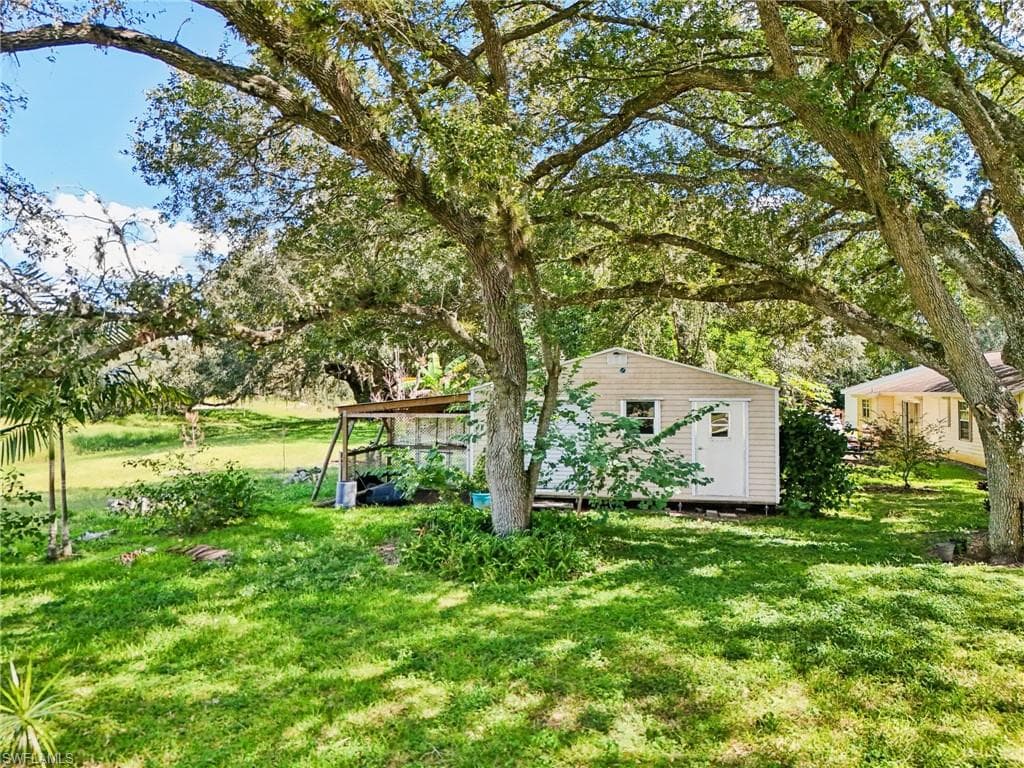 4001 Sunflower Cir, Labelle, FL 33935-40