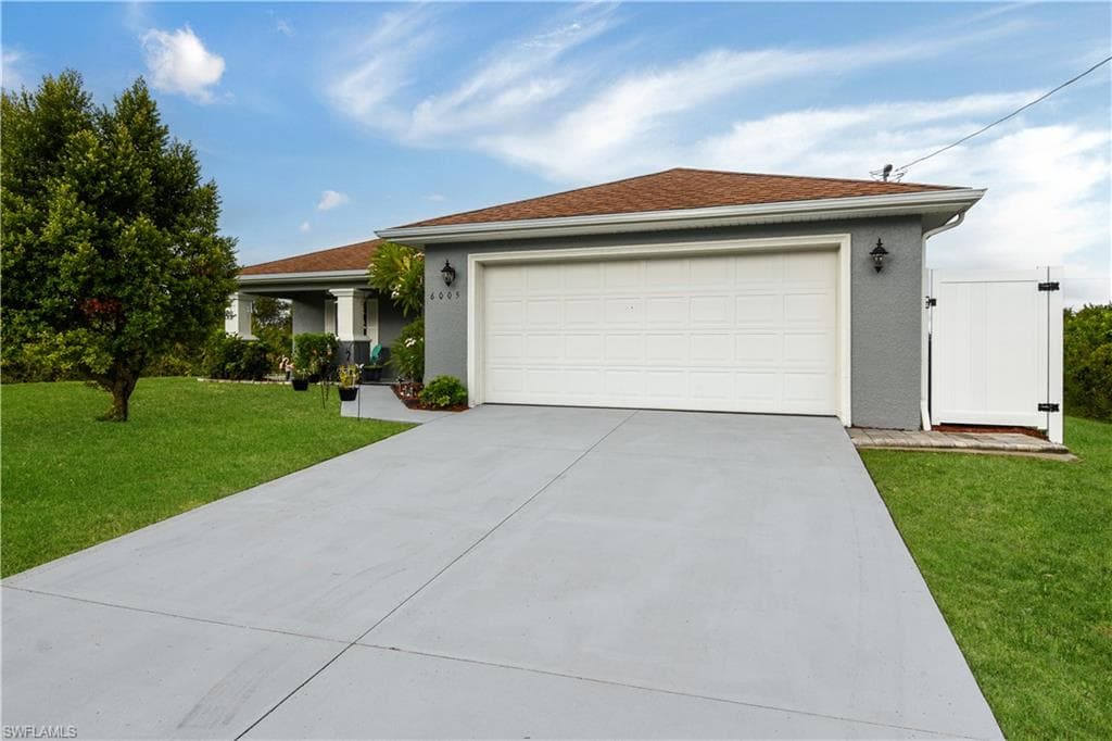 6005 Elaine Ave N, Lehigh Acres, FL 33971-2