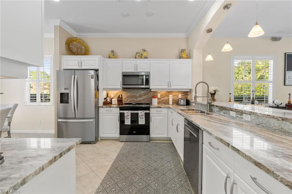 8193 Valiant Dr, Naples, FL 34104-12