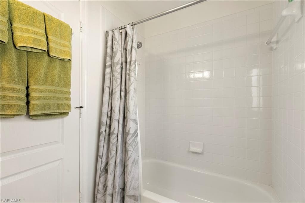 1036 Mainsail Dr 721, Naples, FL 34114-21