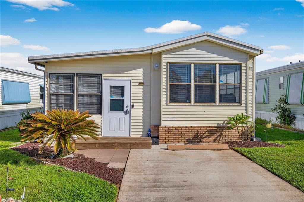 53 La Fonda Ln, North Fort Myers, FL 33903-2