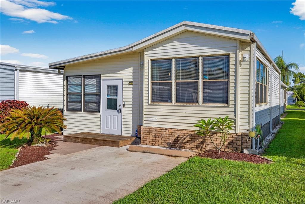 53 La Fonda Ln, North Fort Myers, FL 33903-3