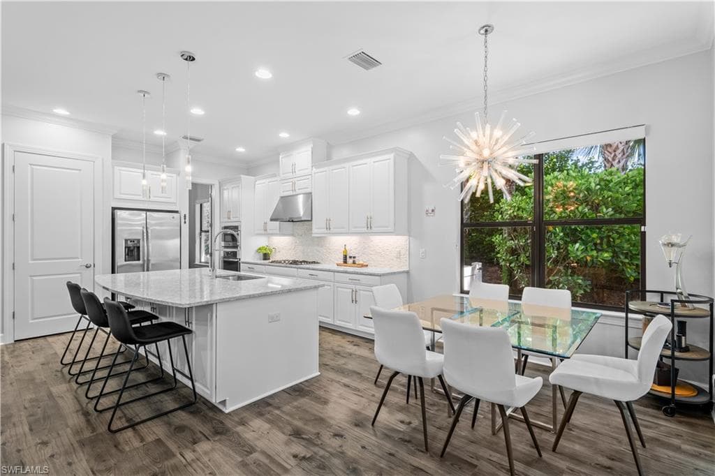 8696 Dilillo St, Naples, FL 34119-8