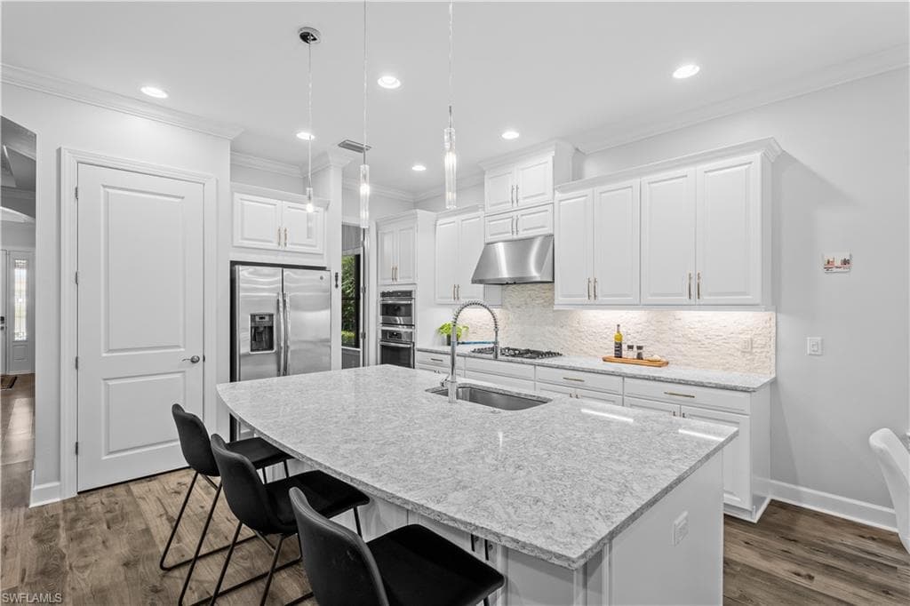 8696 Dilillo St, Naples, FL 34119-9