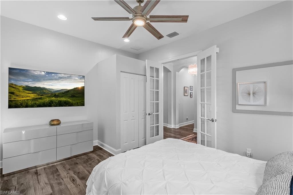 8696 Dilillo St, Naples, FL 34119-21