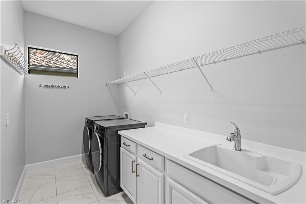 8696 Dilillo St, Naples, FL 34119-22