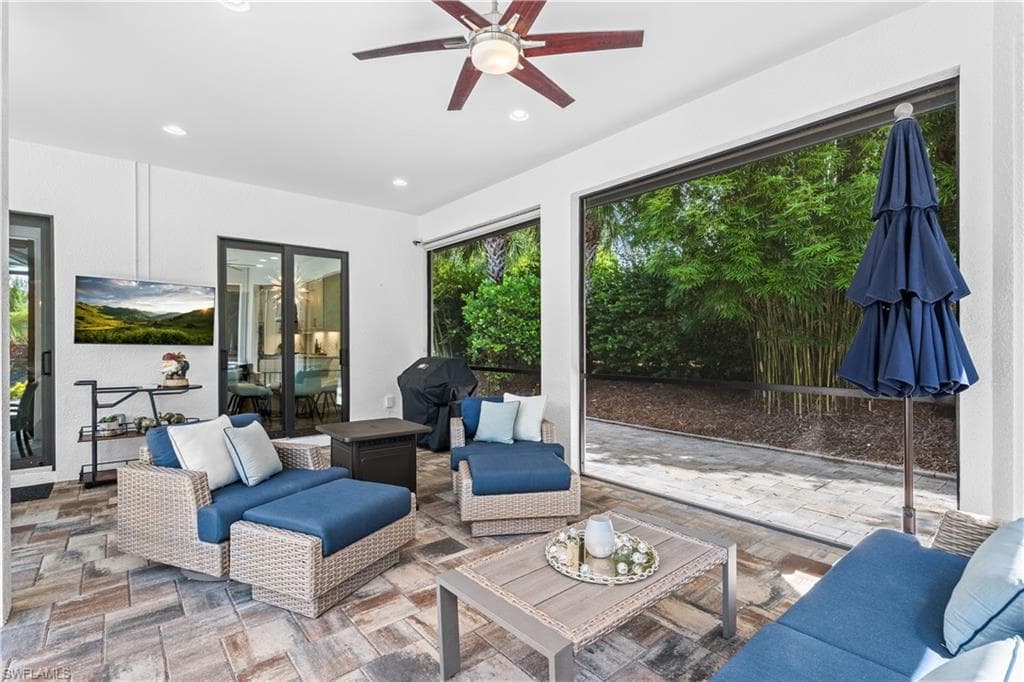 8696 Dilillo St, Naples, FL 34119-26