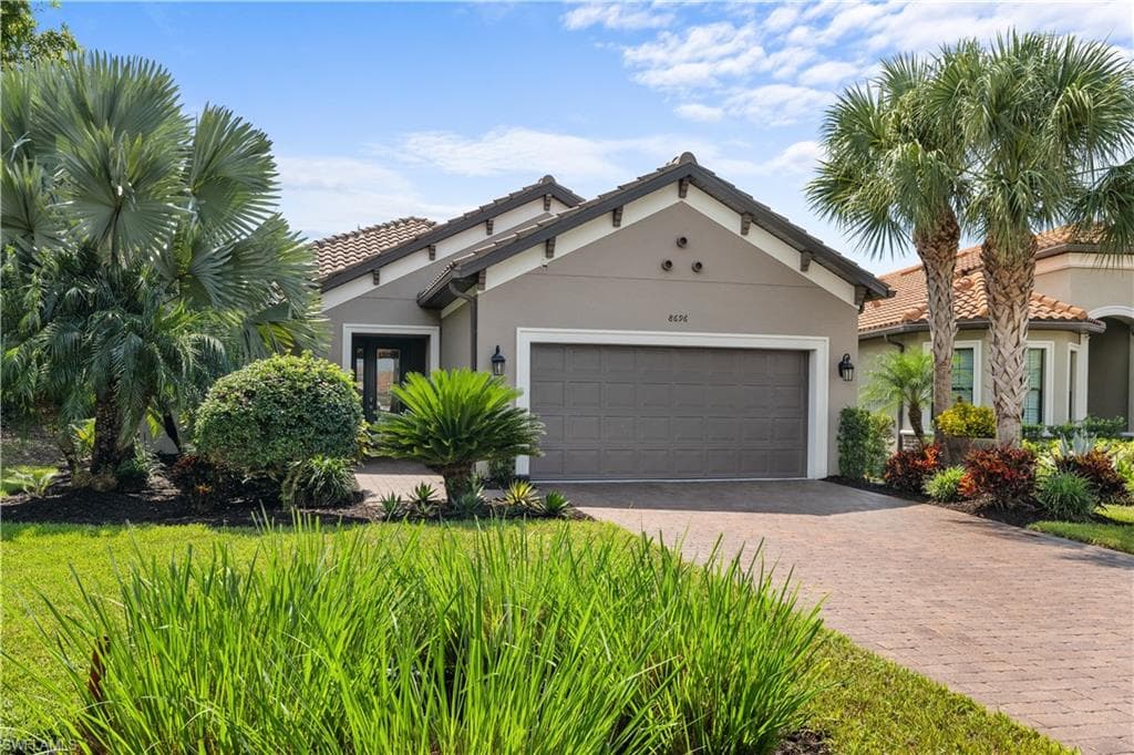 8696 Dilillo St, Naples, FL 34119-2